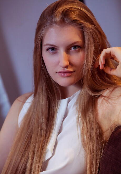 Svelte teen Bretona in hot panties is foot fetishist 